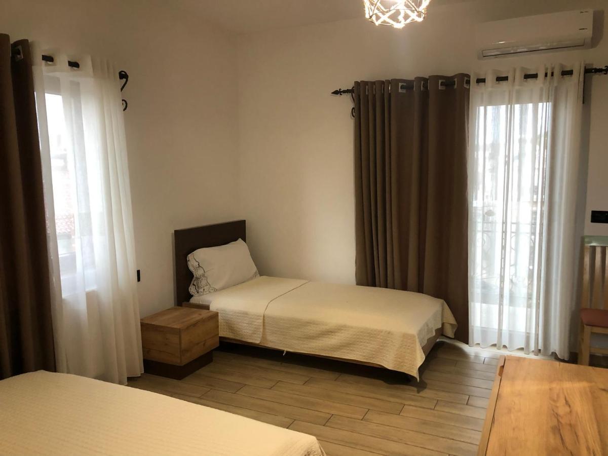 Vila Ilo Hotel Tushemisht Kültér fotó